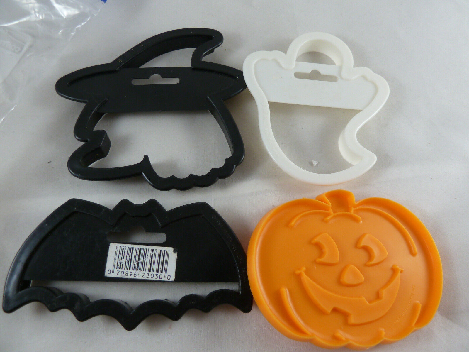 Primary image for Vintage Halloween Cookie Cutters 3.25 in pumpkin Ghost Bat Witch Fall Autumn