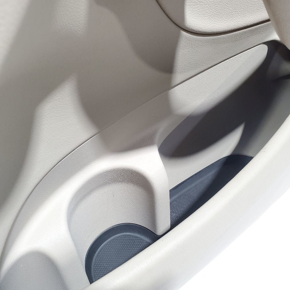 2016 Mercedes GLC300 OEM Front Right Door Trim Panel Has Fading  Item image 10