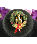 Rhinestone Candles PINE BOUGH &amp; PINECONES Wreath Christmas Pin Vintage B... - $364.70 MXN