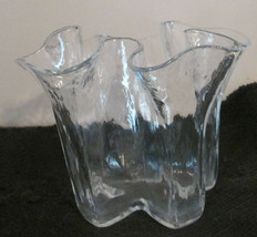 Muurla Finland Clear Ruffle Handkerchief Vase 6.25&quot; Vintage MCM Hand Blown Glass - £40.39 GBP