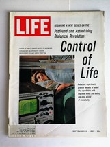 Life Magazine September 10, 1965 Gemini 5 - Johnny Sain - Rosalind Russell - Ads - £5.34 GBP