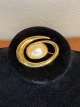 VTG MONET Gold Tone Shiny Faux Pearl Swirl Shape Pin Brooch Signed 1980’s - £7.63 GBP