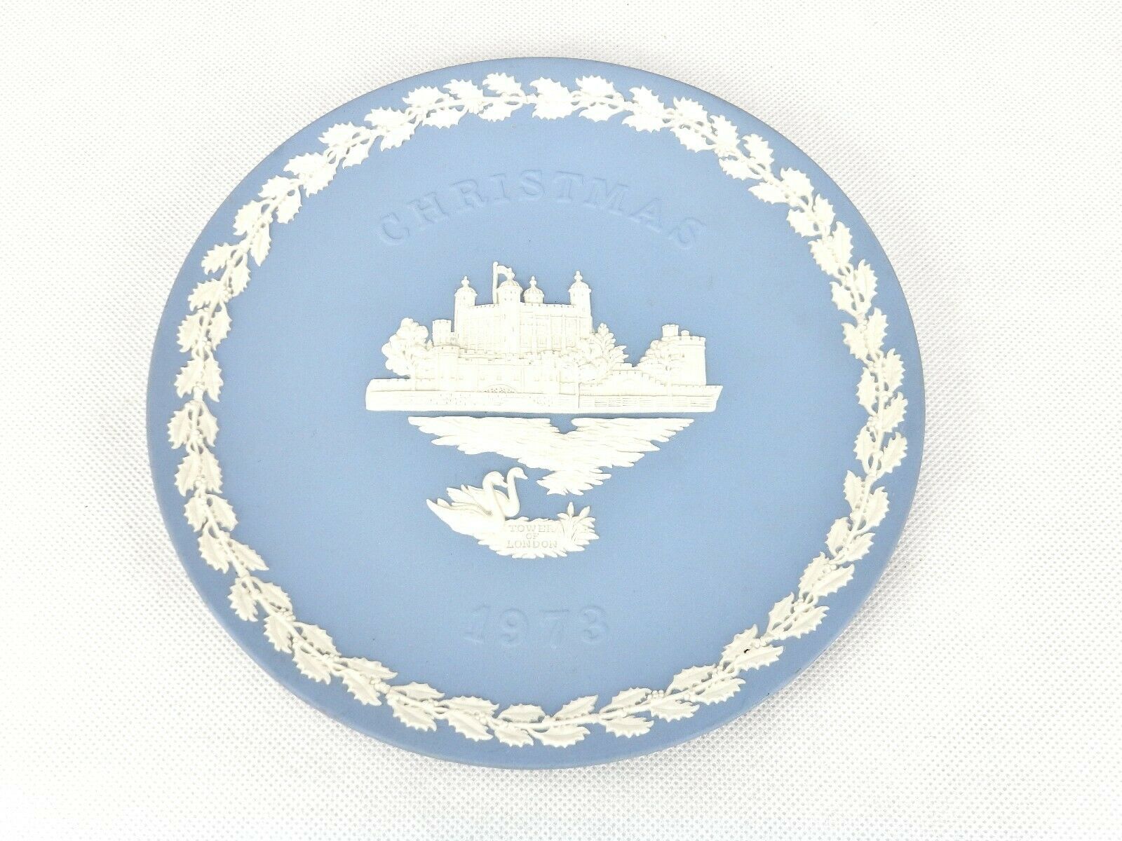 Vintage Wedgewood Tower of London 8" Plate Made In England Christmas 1973 - $9.75