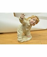 Cherub Figurine Waving Has Some Glitter - $347.97 MXN