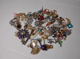 Lot Of Over 120 Pretty Little Pendants And Charms - £63.86 GBP
