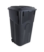 32-Gallon Heavy-Duty Plastic Trash Can with Wheels and Attached Lid – Black - €35,13 EUR