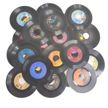 Bulk Lot of 25 - 7&quot; 45 RPM Records For Decorating &amp; Crafts Wide Variety ... - £7.49 GBP