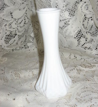 Hoosier Glass- Milk Glass - Bud Vase- 6 &quot; tall - USA - £8.76 GBP