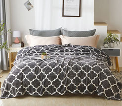 Gray Clover - Throw Super Soft Flannel Fleece Blanket Lightweight Bed Warm - £15.92 GBP