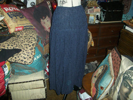 PURA Wonderful Navy Blue Embroidered Skirt Size 2 - £10.12 GBP