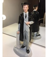 HN 3017 Royal Doultan The Graduate Tableware Male Figurine Vintage 1983 - $1,003.12 MXN