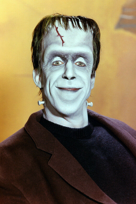 Fred Gwynne Studio Smiling Portrait As Herman From The Munsters 11x17 Poster
