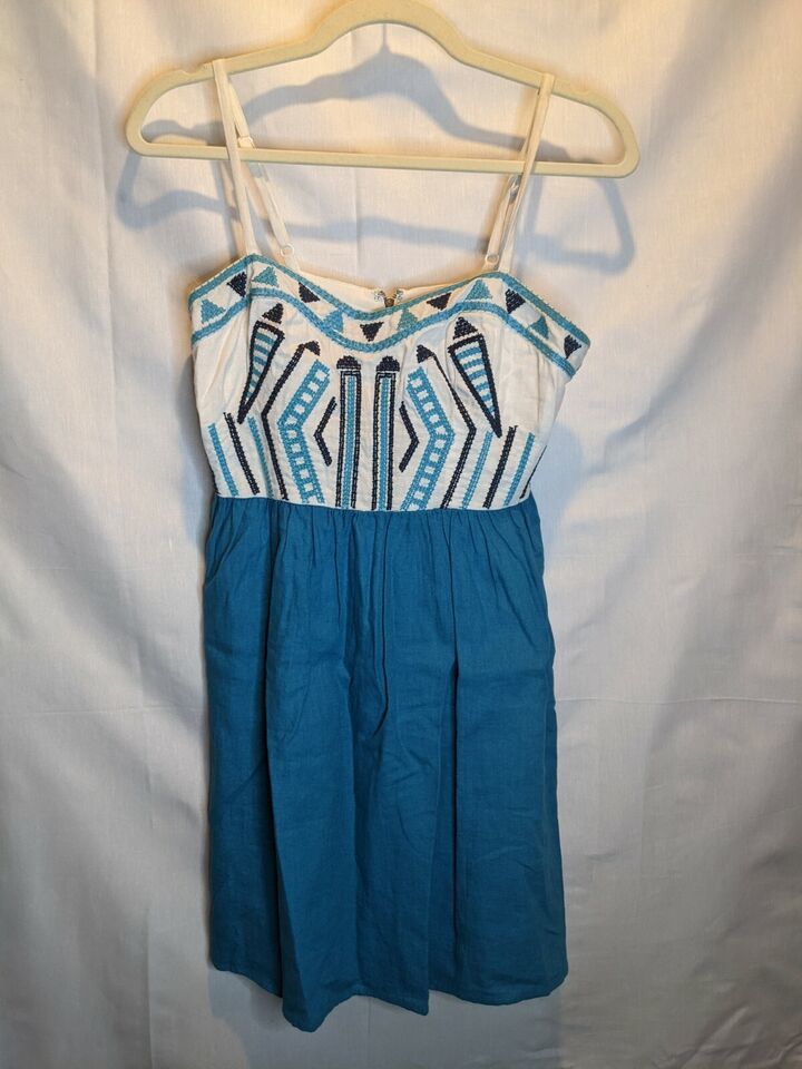 Staring at Stars Cotton Halter Dress Womens size 4 Blue White Embrodiere... - $9.50