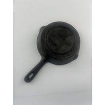 Vintage Cast Iron Small 6 1/2 inch Skillet Black Kitchen Cooking - $212.57 MXN