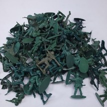 Qty  100 Green Plastic Mini Army Men 1&quot; Inch Bulk Action Figures Toy Sol... - £4.72 GBP
