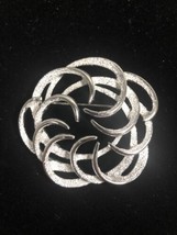 Vintage Signed SARAH COVENTRY &quot;Tailored Swirl” Textured Silver Tone Brooch Pin - £13.96 GBP