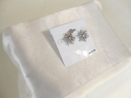 Department Store 3/4&quot; Silver Tone Crystal Snowflake Stud Earrings N372 - $11.51