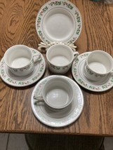 SET OF 4 GIBSON EVERYDAY CHINA TEA CUP AND SAUCER CHRISTMAS HOLLY BERRY ... - $17.57