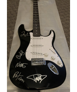 FOO FIGHTERS autographed SIGNED full size GUITAR  - £629.52 GBP