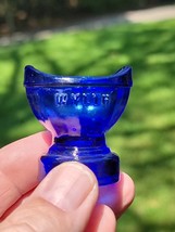 Vintage Wyeth Embossed Cobalt Blue Glass Eye Wash Cup - $370.83 MXN