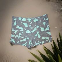 Columbia Women's Medium Blue Geometric Nylon Shorts Pull On Zippered Pocket - $22.76