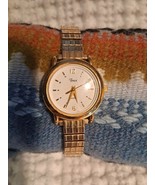 Vintage Timex Gold Tone Dial Round Case New Battery Stretch Band Watch - $315.01 MXN