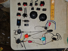 23BB75 ASSORTED ELECTRICAL SWITCHES: 8 ROCKERS, 6 PULL CHAINS, ET AL, 20... - $11.25