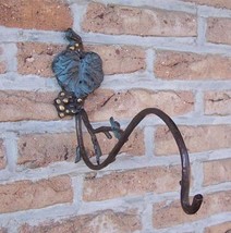 Grape Vine Wall Hook – Bronze Sculpture. 29x8x20cm - 0.4Kg - $930.01 MXN