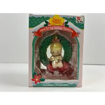 Precious Moments 1996 “Home for the Holidays” Porcelain Wreath Ornament ... - $8.99