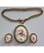 Vintage Floral Gold Tone Brooch/Pendant and Clip Earrings Set Ceramic /2 - £31.41 GBP