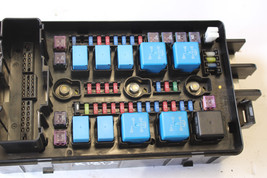 2009-14 HYUNDAI GENESIS SEDAN ENGINE BAY FUSE RELAY JUNCTION BOX K1812 image 3