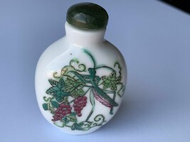 Vintage famille rose insects design hand painted snuff bottle - £37.18 GBP