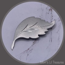 Silver Tone Metal Etched Leaf Brooch Pin - Vintage ⚜️ - £7.02 GBP