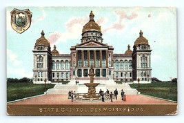 Postcard Iowa State Capitol des Moines, IA People Around Fountain Gold Gilt - £6.63 GBP