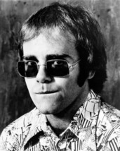 Elton John The Rocket Man classic 1970&#39;s portrait with sunglasses poster 4x6 pho - £4.81 GBP