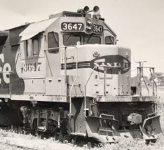 Atchison Topeka &amp; Santa Fe Railway Railroad ATSF #3647 GP39-2 Locomotive Photo - $9.49