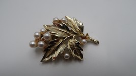 Vintage 4.6cm Gold Faux Pearl Leaf Brooch  - £18.99 GBP