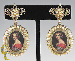 Vintage Gold Tone Screwback Non-Pierced &quot;Photo Brooch&quot; Earrings Great Gift - £340.83 GBP