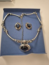 Vintage Avon Textured Collar Necklace And Button Earrings Set - $510.12 MXN