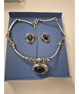 Vintage Avon Textured Collar Necklace And Button Earrings Set - $510.12 MXN
