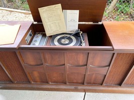 Sears Silvertone 8091 Walnut Am/Fm Stereo Console w/ 4 Speed Turntable + Manuals - £399.66 GBP