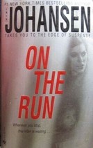 On The Run Iris Johansen 2006 Paperback Suspense Stalker Betrayal Trust - £6.19 GBP