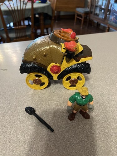 2005 Fisher Price Imaginext Adventures Battle Coach w figure and missel ... - $19.75