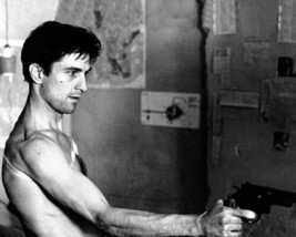 Robert de Niro bare-chested pointing gun 1976 Taxi Driver 8x10 inch photo - £7.79 GBP