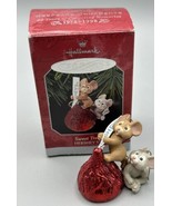 Ornament Hallmark Sweet Treat Hershey&#39;s Kisses QX6433 Artist K. Kline 1998 - £5.38 GBP