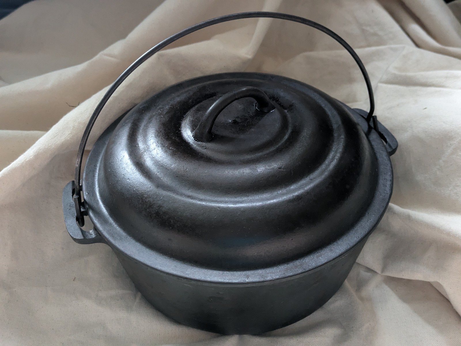 Ozark Crescent Foundry #8 Fonte Dutch Oven Abeille Ruche Bouchon 10 IN Seasoned Item image 2