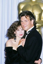 Dirty Dancing, at Oscar&#39;s candid pose Patrick Swayze Jennifer Grey 4x6 photo - £3.73 GBP