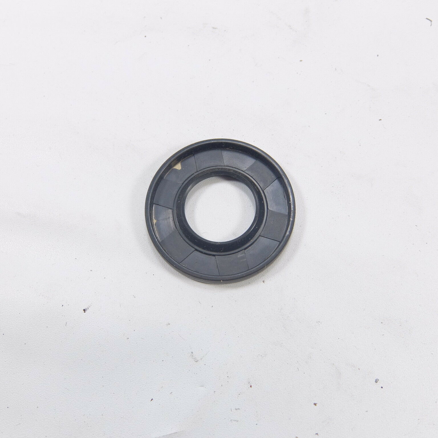 New Stens 495-006 Oil Seal Replaces Briggs 393812 - $0.99