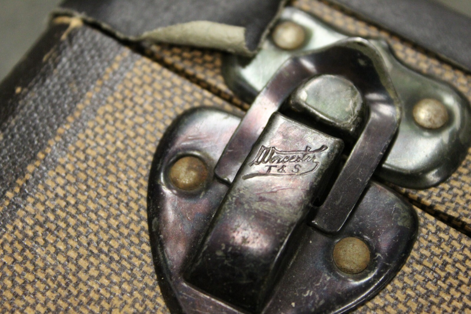 ANTIQUE VTG Worcester T&S 1940s TWEED STRIPED 21" SUITCASE Distressed Hardside Item image 7