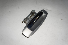 2003-2004 INFINITI G35 SEDAN RIGHT FRONT PASSENGER SIDE EXTERIOR DOOR HANDLE  image 3